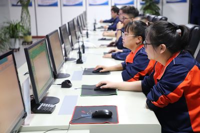 監(jiān)盤(pán)人員